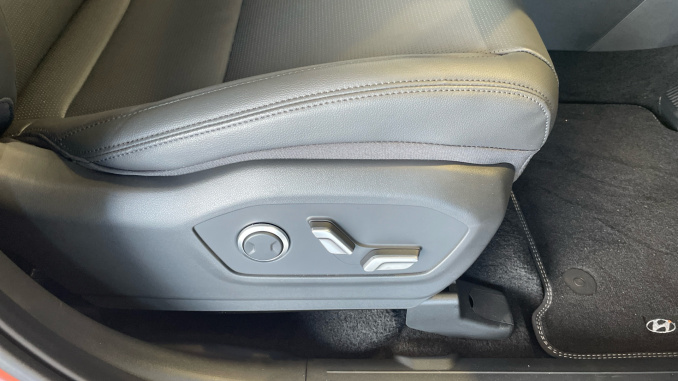 Hyundai SANTA FE 1.6 TGDi Hybrid Premium 5dr Auto Hybrid Estate - Image 30